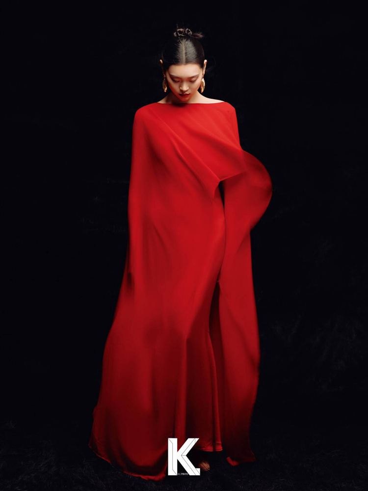Ethnic Clothing & Online Fashion Store Khaadi Uk - Kostum Fotografi Studio Retro Bernuansa Merah
