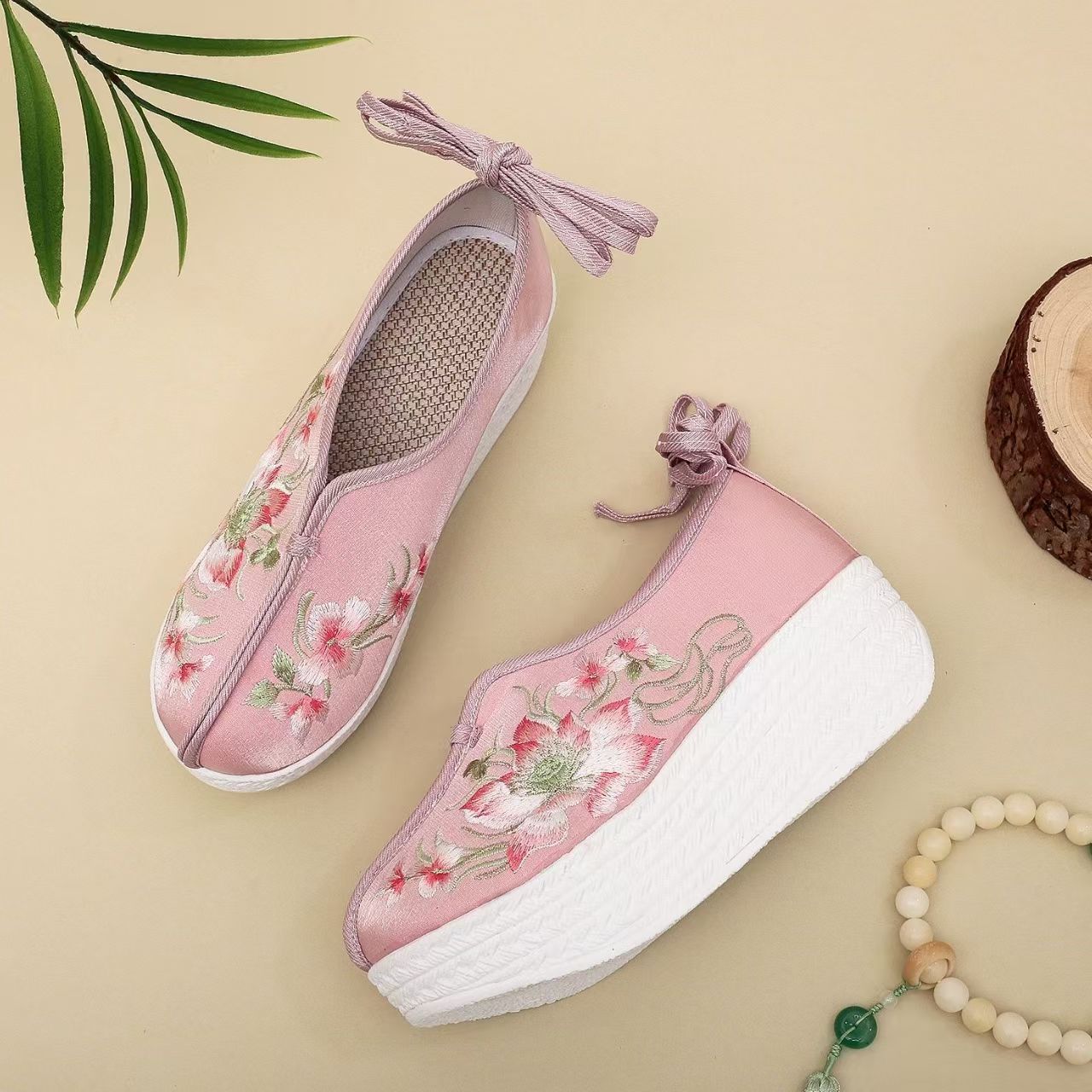 Sepatu Wanita Gaya Etnik Wedge - Ethnic Style ulasan dan harga